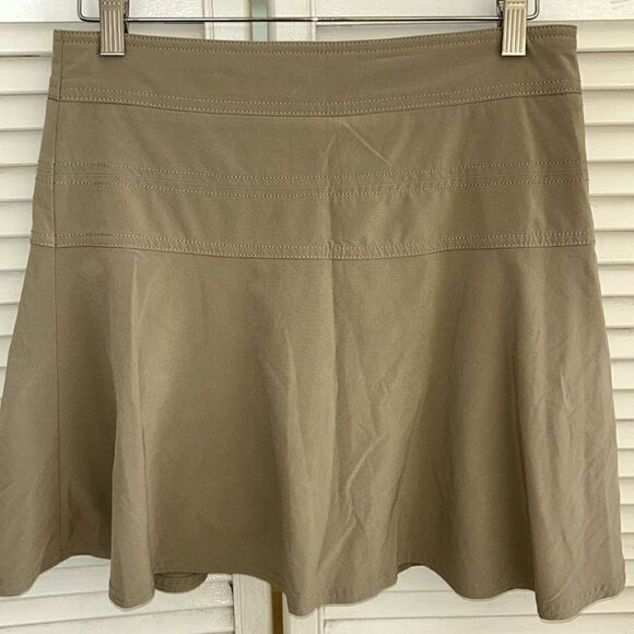Athleta Active Skort 🎾 ⛳️ 🏝️ Security pocket in back. Great for travel 🧳 ✈️ - Picture 3 of 17
